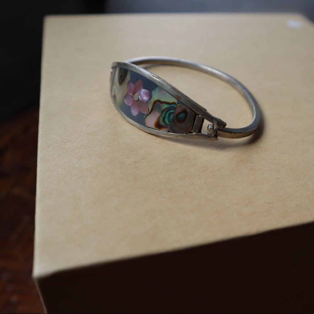 Abalone clasp bracelet
